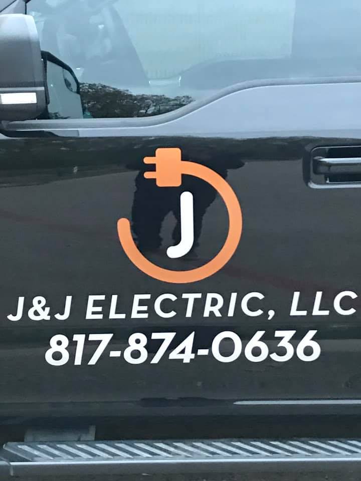 Covered patio with ceiling fans by pool